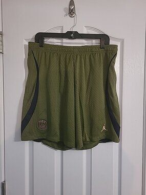 Nike Air Jordan Dri-FIT PSG Men's Medium Strike Fourth Soccer Shorts FD7098-326